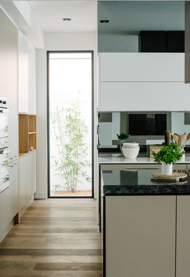 Modern Standard Designs Full-View Glass Room Windows Manufacturers, Modern Standard Designs Full-View Glass Room Windows Factory, Supply Modern Standard Designs Full-View Glass Room Windows